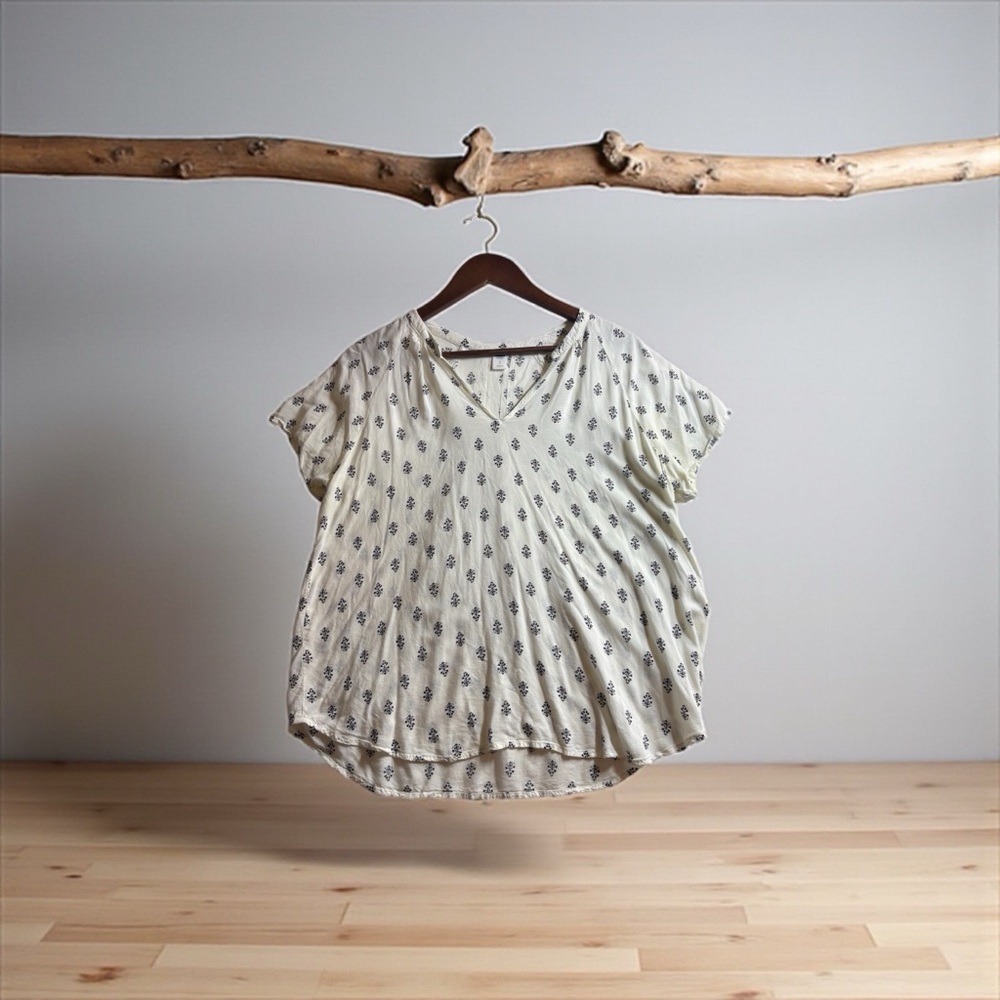 Old Navy Women’s White and Black Patterned Blouse short sleeve size large